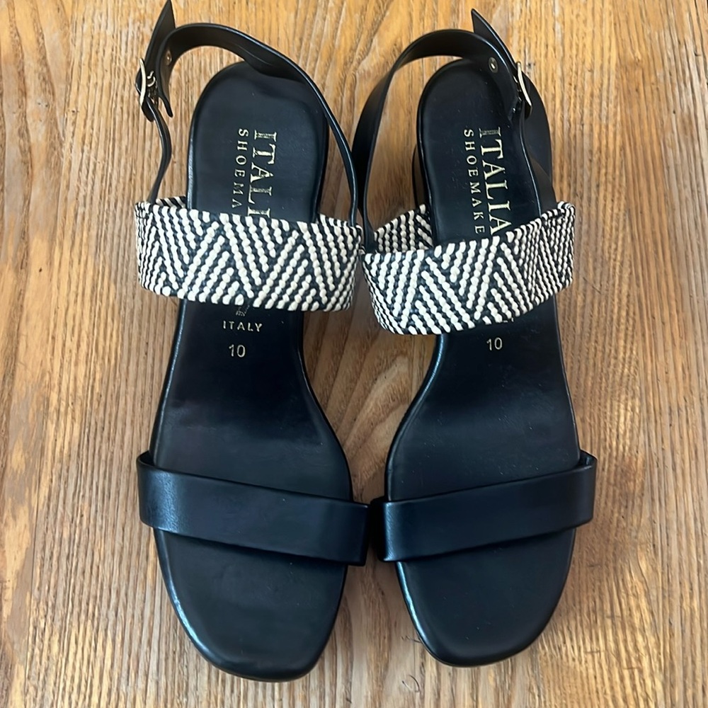 ITALIAN SHOEMAKERS Size 10 
Made In Italy Infamous Heeled Sandals